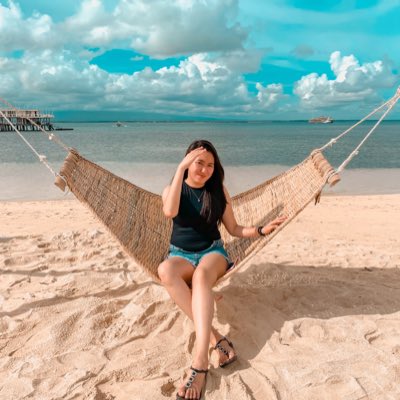 halfemptyjoanne's tweet image. overdone by the sun ☀️