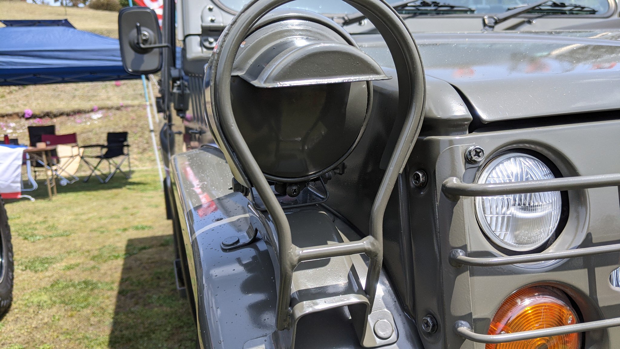 暁 三隈伍長 今日の1番の収穫はこれ 三菱の自衛隊仕様のパジェロ これは自衛隊の払い下げ品で 隣にある三菱ジープも払い下げ品だそうです どのように入手したのか 車内の装備品とかを色々解説してもらって凄く良かった