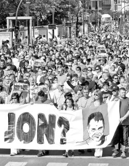 Tal día como hoy de 2009 desapareció Jon Anza. 
Cuando ETA denunció su desaparición un mes después, guardias civiles se fueron precipitadamente de un apartahotel de Toulouse, olvidando sus pistolas debajo del colchón: elmundo.es/elmundo/2010/0…
  
Su cuerpo apareció en marzo de 2010