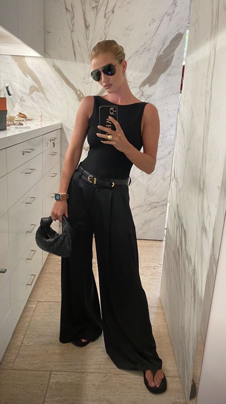 Happy birthday to  the queen of mirror selfies and one of the biggest milfs, rosie huntington-whiteley 