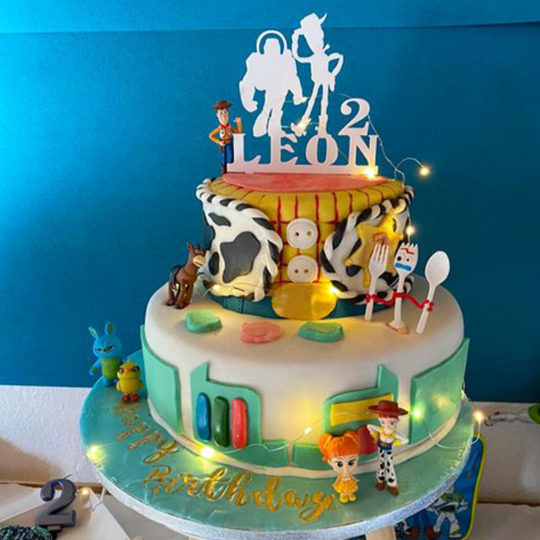 Lebendige Spielzeuge? Na klar! In den Disney Animationsfilmen "Toy Story" ist das ganz normal. Dort erwachen die... 
pati-versand.de/torten-kuchen/…