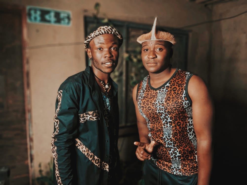 mshanakagogo's tweet photo. Happy womb escape @ Cliff Jeans, May your day be filled with Joy and Blessings 😅💯🥂More life brother #Storyyiso @CliffJeansZW @RvtchetZw @afrodrumbass https://t.co/XODrMBTesR