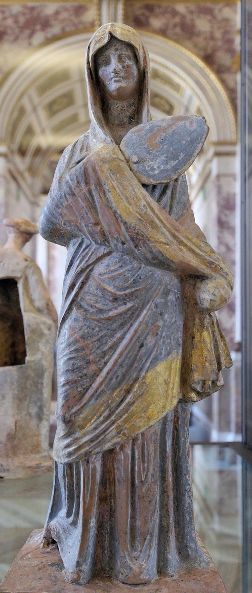 5/n At first I thought this is Indian woman in Saree - Wrong""Lady in blue", molded and gilded terracotta figurine, Louvre, Paris" Created: between c. 330 and c.300 BCTanagran artwork. #Archaeology  https://storymaps.arcgis.com/stories/fc27c9546d4a4c5a92ef46e7ae7b4073