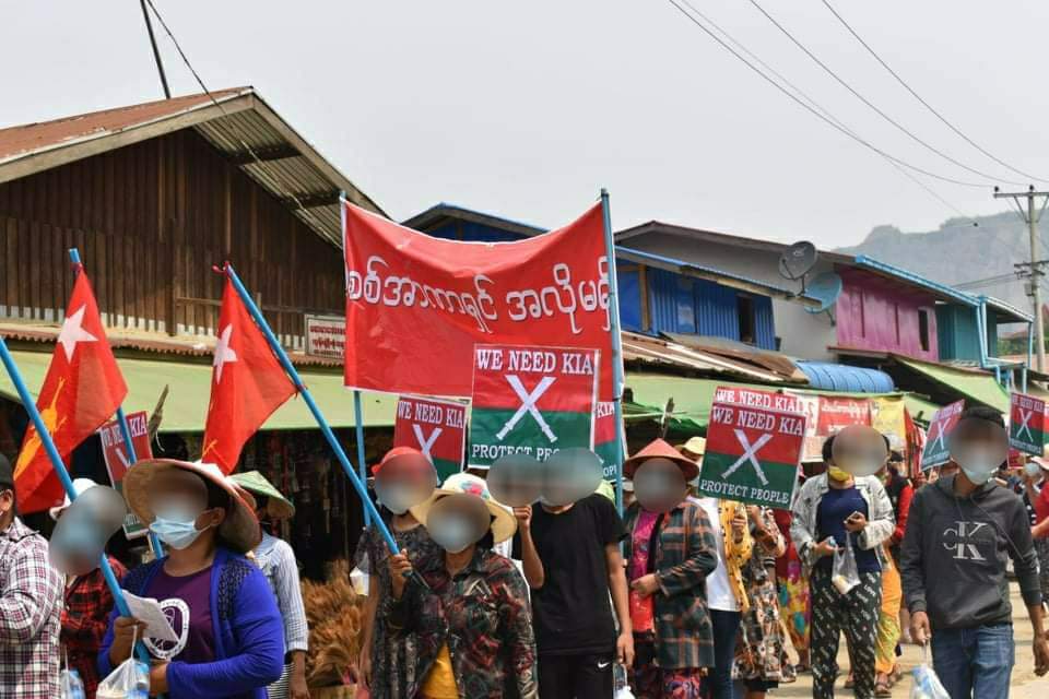 The74Media2019's tweet photo. ဖားကန့်မြို့နယ် ​အေးမြသာယာတွင် ပြုလုပ်ခဲ့​သော စစ်အာဏာရှင်ဆန့်ကျင်​ရေးသပိတ်။ ဧပြီလ ၁၈ရက်​နေ့၊ ၂၀၂၁ခုနစ်။ ပေးပို့သူ S-K https://t.co/ZBumyVLIIH
