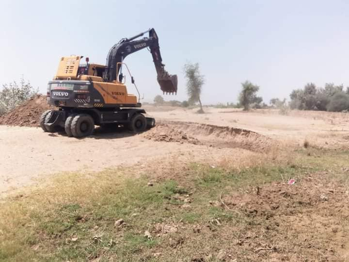 ThardeepOrg's tweet photo. District #Jamshoro April, 16-2021 #TRDP under Program for Improved Nutrition in Sindh PINS ER 3.
Community Physical Infrastructure (#CPI)Rain water harvesting pond (#RWHP) scheme initiated,
there was observed the excavation of the pond by the community with- https://t.co/hyNUAMyxFg