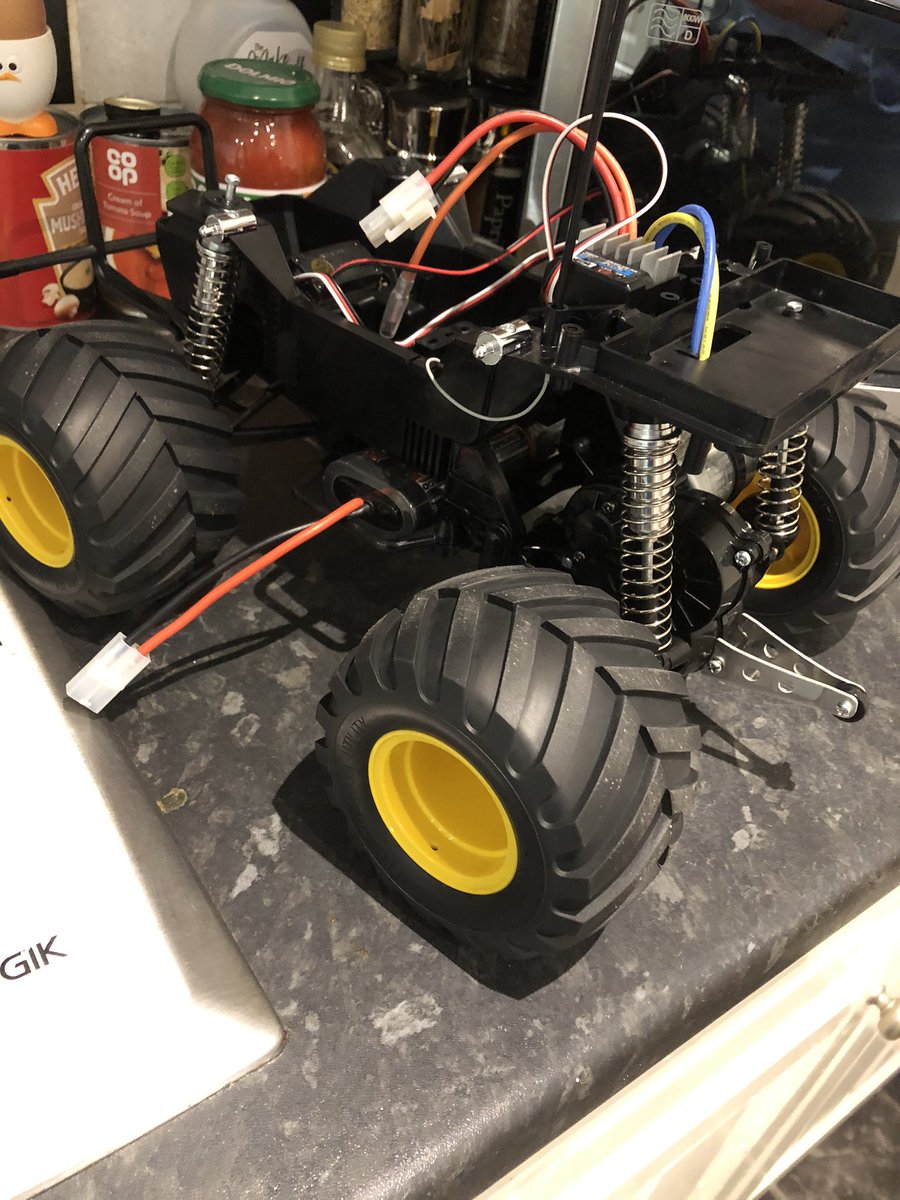 lukebrackenbury's tweet image. Today we choose the colour. First ever RC build. Belongs to my youngest. Hope he lets me have a drive.
#tamiya #lunchbox #rcbuild