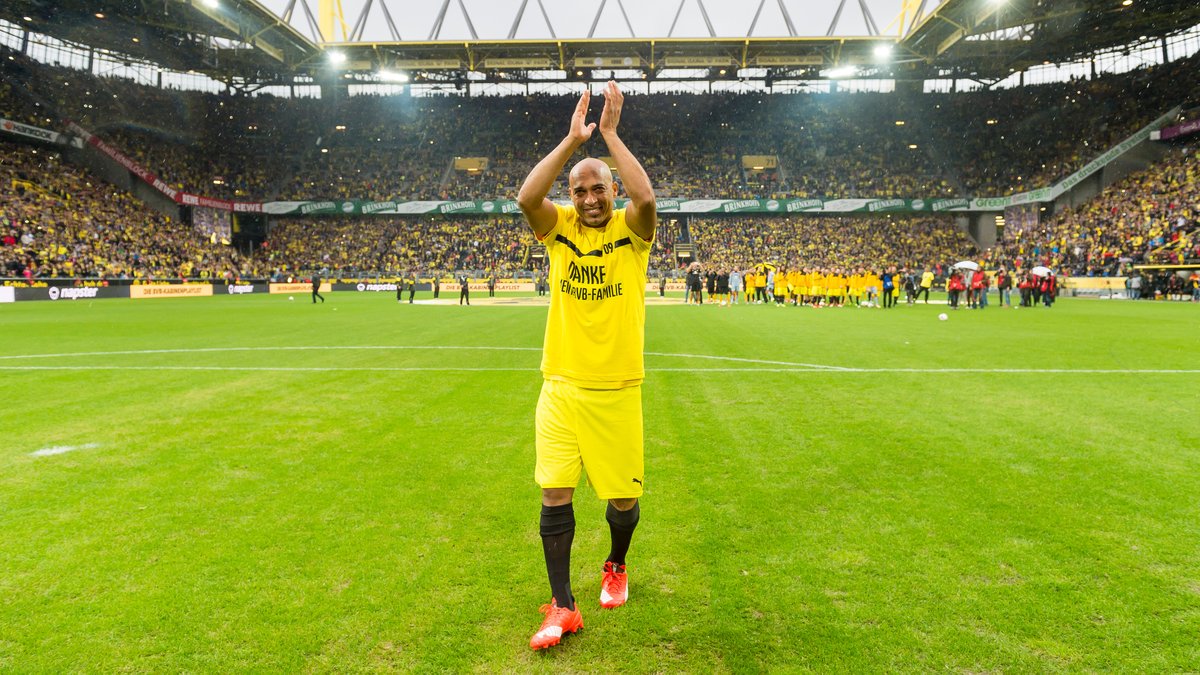 BVB's tweet photo. 🇧🇷 Olé Dede! Olé Dede! 👏

Alles Gute zum 43. Geburtstag, Leonardo de Deus Santos! https://t.co/nWJ40G4jCG