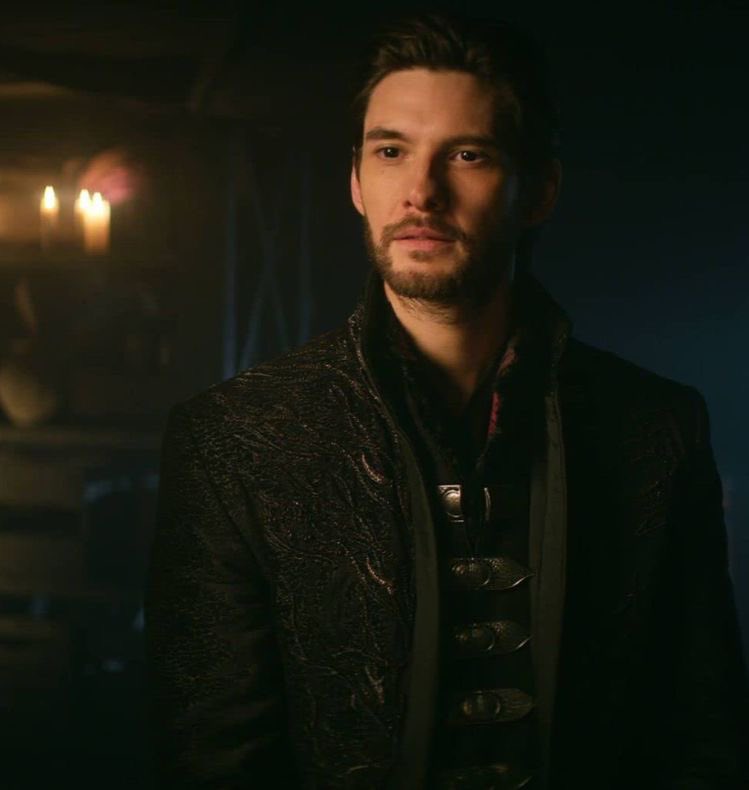 laura_graceee_'s tweet photo. We finally get to see him on our screens in 6 days 🥵😍😌 #shadowandbone #thedarkling https://t.co/0LayTFD0Sd