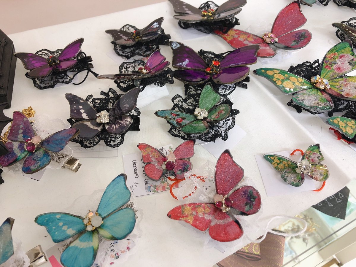 chouchou_an_'s tweet photo. 🦋GOTHIC HOLIC🦋

新色入荷しました💐
ヘアークリップや胸元なポイントで使えますよ🥰
多数取り揃えておりますので、是非お手に取ってご覧ください✨

#ゴシックホリック
#シュシュアンジュ広島 https://t.co/l1hDQ92JsH