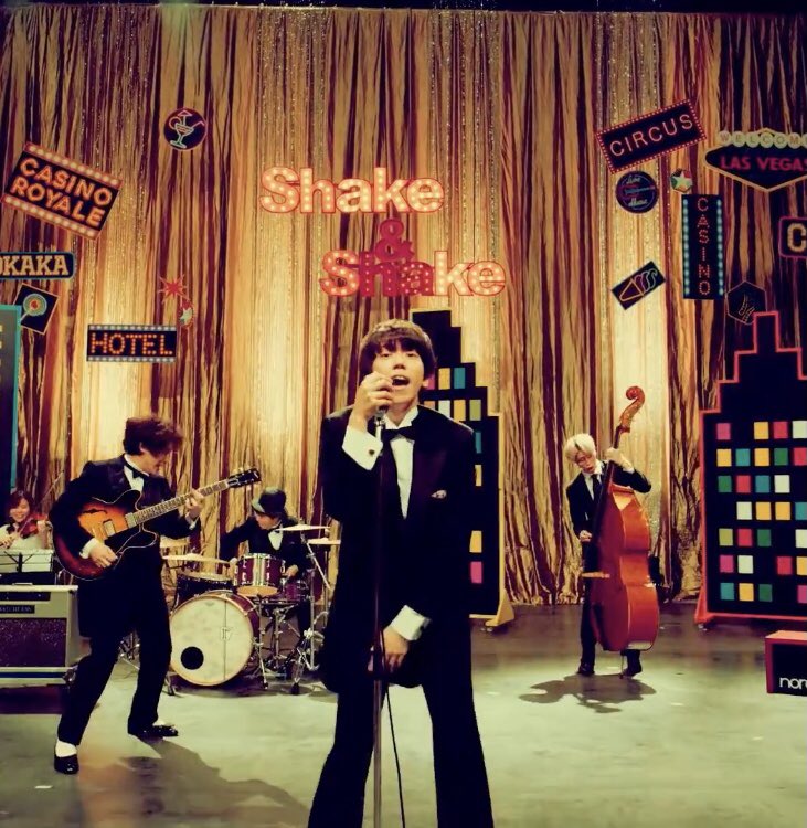 sumi_ri's tweet photo. 全然浮上出来てなかったけど、
" shake &amp; shake "の
The sumika感が素敵すぎて
1人では抱えきれなくて久々に浮上¨̮♡

それにしても
sumikaの皆様のタキシード姿
素敵すぎて……🤤

いつかコロナおさまったら
またMVエキストラ参加したいなぁ💭 https://t.co/XamssGg1Qj