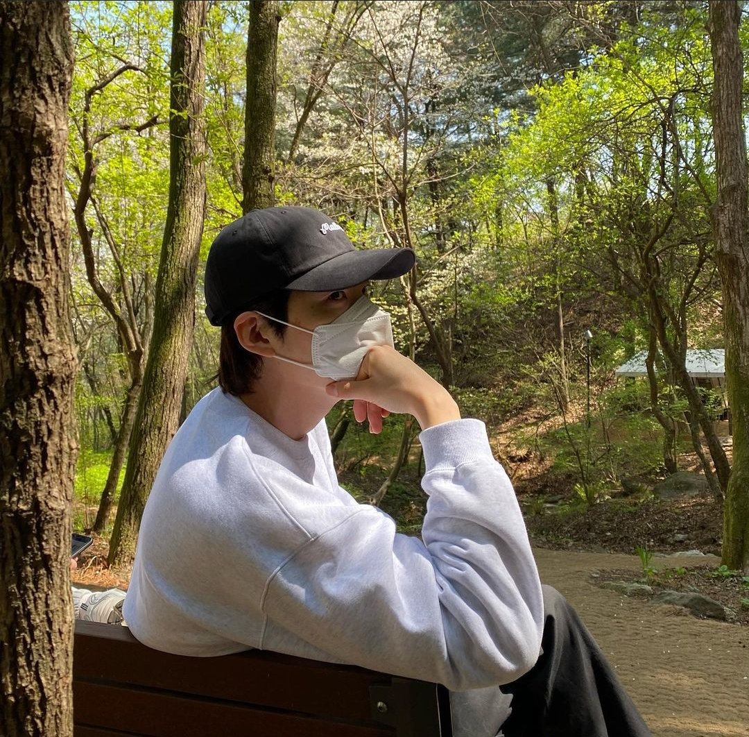 kdramawrId's tweet photo. tell me you're dating without telling me you're dating 

shin min ah's pov                     kim woo bin's pov https://t.co/la3czK5gna