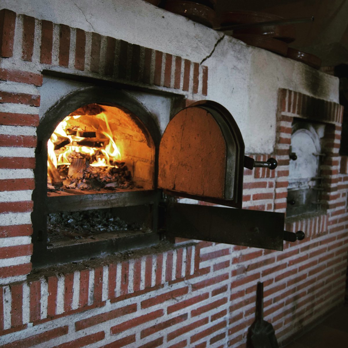 HornoSegoviano's tweet photo. El próximo 2 de mayo es el DÍA DE LA MADRE, y qué mejor forma de celebrar y agradecer todo su esfuerzo y cariño, que regalando un asado de Horno Segoviano. Para comerlo juntos, o enviárselo a su domicilio para que lo disfrute.
https://t.co/VEr6SyxxCb
#DiaDeLaMadre #comer #amor https://t.co/Pz7HSqg9SX