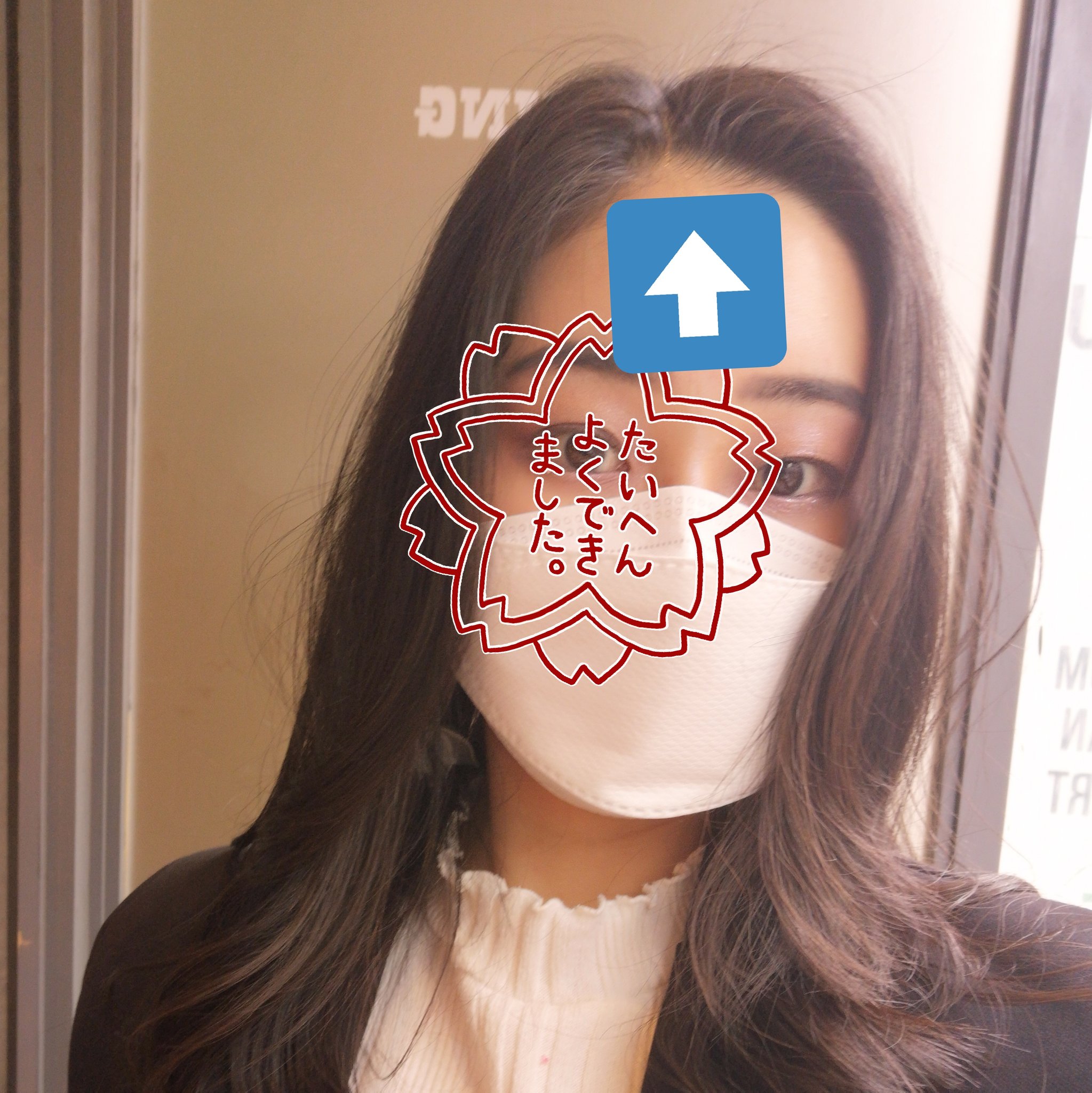 べにこんぐ マペペの小さいクリップ 前髪の立ち上げに最適 韓国アイドルのヘアセットと同じように 前髪をマジックカーラーとコテを駆使して立ち上げてから このピンを使って固定して その上からスプレーでキープさせる 外出前にピンを取れば凄く形