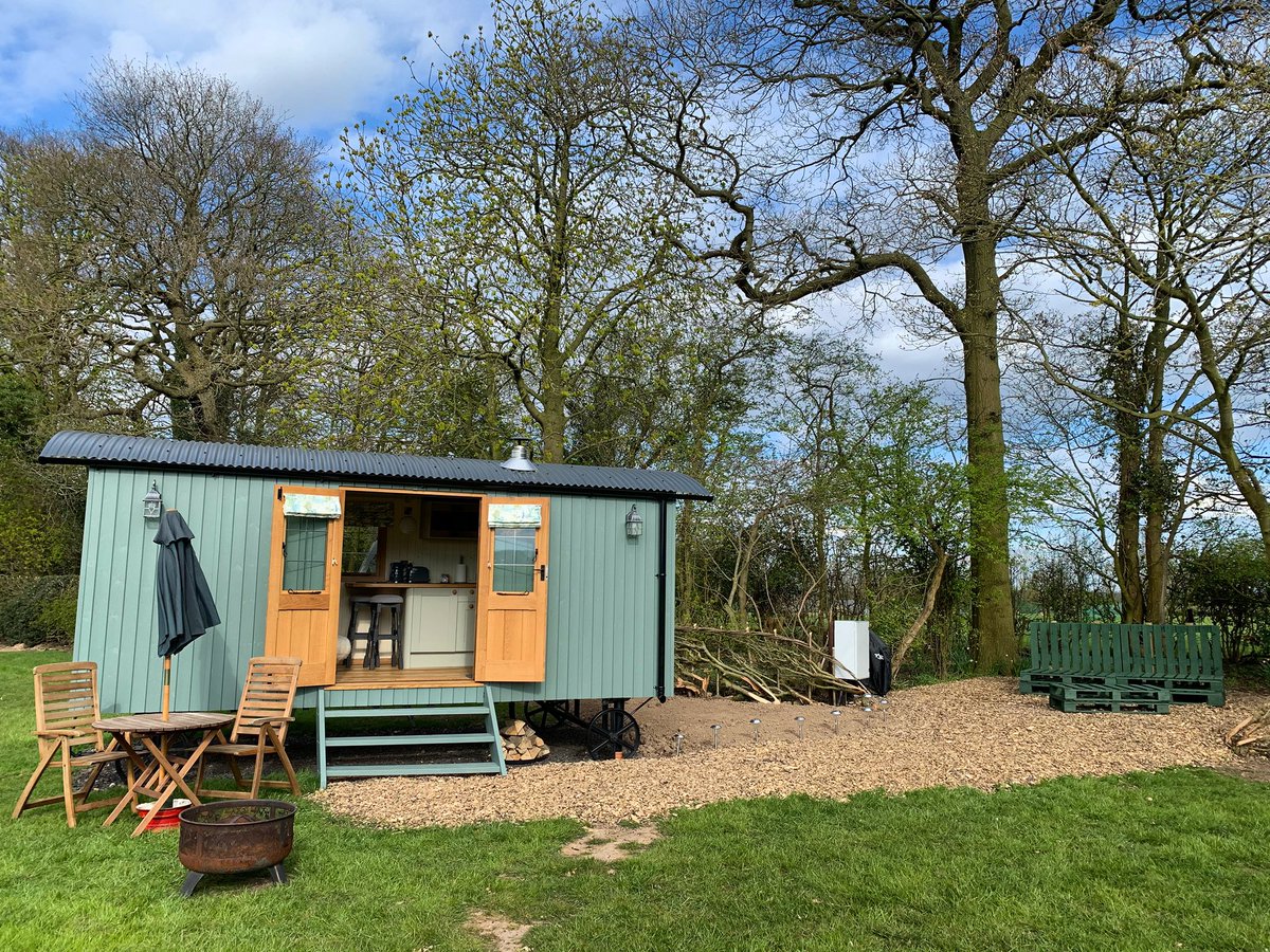 N_ShepherdsHuts's tweet photo. We’ve had some gorgeous weather for the first week back open ☀️
let’s hope it’s continues! 

Weekends are getting snapped up! 

https://t.co/k9lPyRPsSu 

#ukholidays #ukstaycation2021 #staycation2021 #travelblogger #travelinstyle #couplesholiday #restandrelaxation #honeymoon https://t.co/I1DPx5pgdy