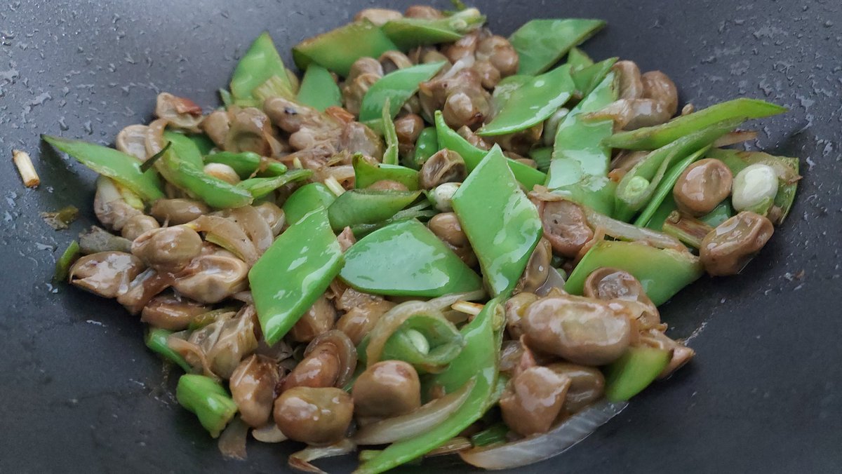 comocomodiadia's tweet photo. #habitas salteadas en #aove con #cebolla, #ajetes, #tirabeques y un toque de #oregano ... #guisoyo #comocomodiadia ... la alegría de la huerta ... jajaja https://t.co/25J8YBC1Qi
