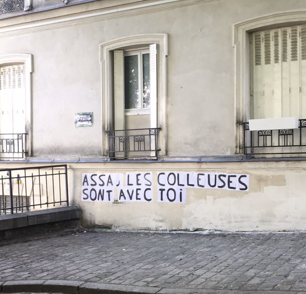 Cela signifie-t-il que les colleuses sont aussi avec Adama dont le co-détenu a été indemnisé pour de multiples agressions sexuelles commises sous la menace d’une fourchette ? On a connu les colleuses moins complaisantes envers les viols. Il doit y avoir une explication.