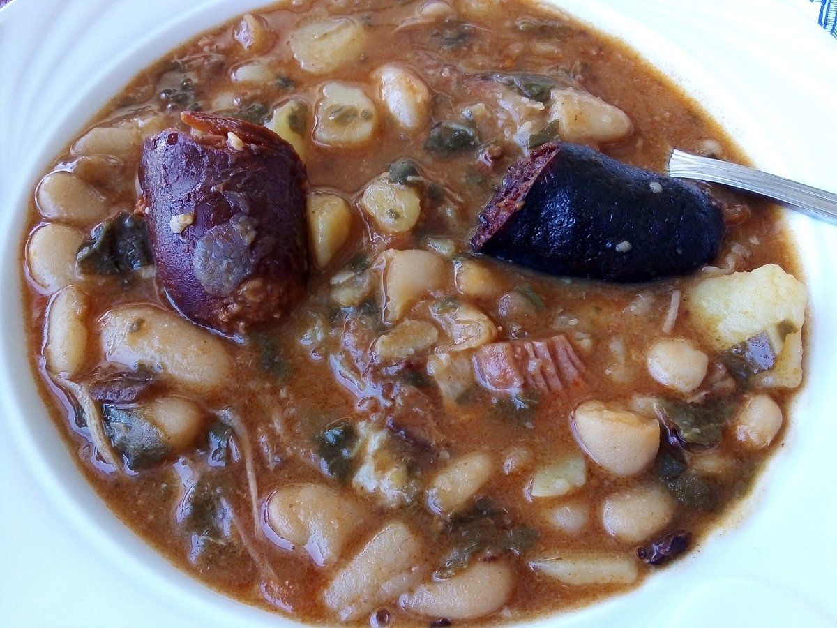 EntreChigres's tweet photo. ¿Hace falta el frío para poder comer un buen potaje? ¡Rotundamente no! Un Pote Asturiano siempre tiene hueco en nuestra mesa #Gastronomía #Asturias #CasaMaría #Felgueras #Lena #Pote https://t.co/zAVifkgJu1