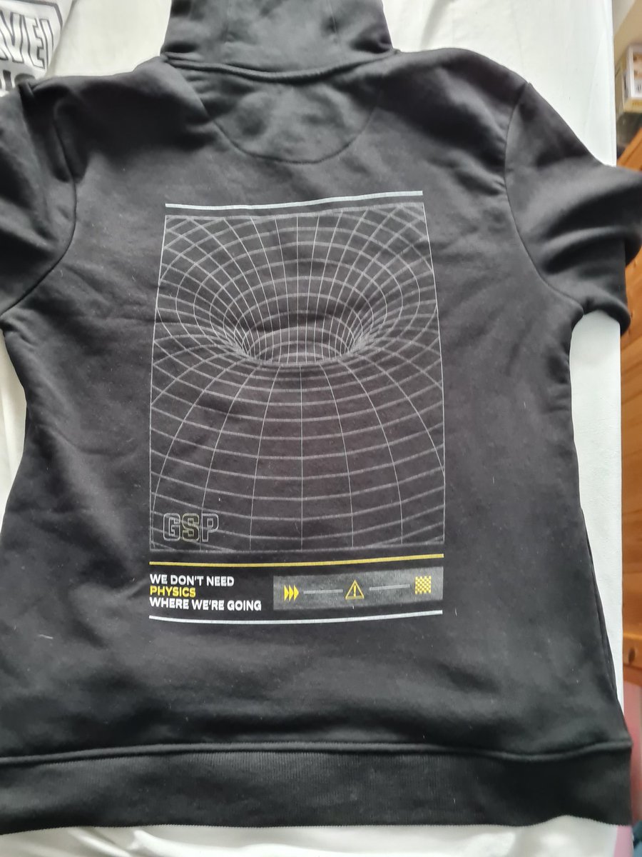 Got a <a href="/GrayStillPlays/">GrayStillPlays 🍺</a> hoodie yesterday its very comfy