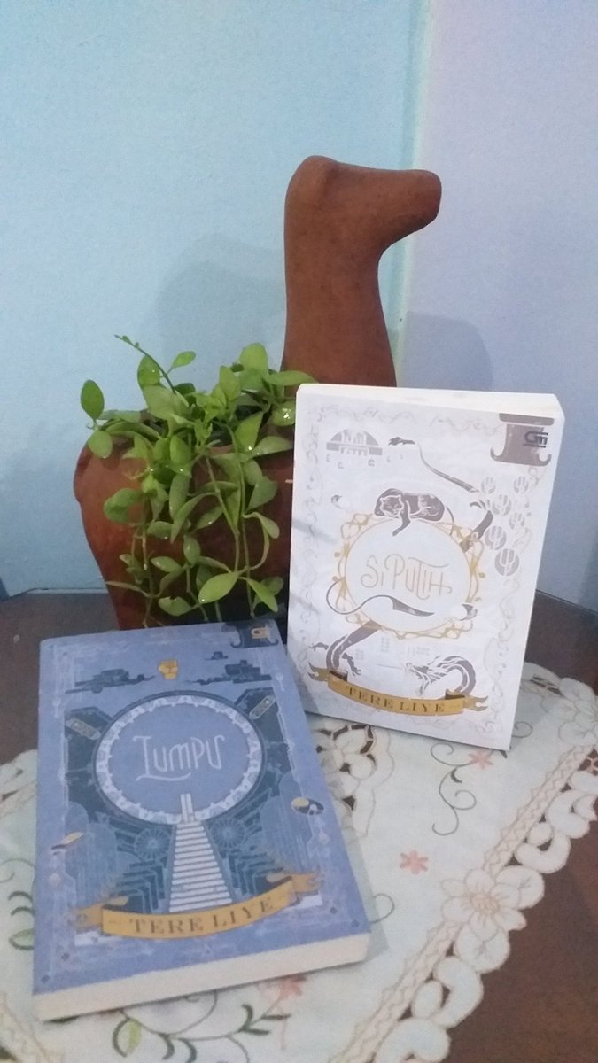 budis1909's tweet photo. Bookmail of the week. 
#Lumpu #SiPutih #GramediaOfficialStore
@bukugpu @fiksigpu 
Ternyata buku pra pesan datang lebih cepat. https://t.co/HMQ5E37HFq