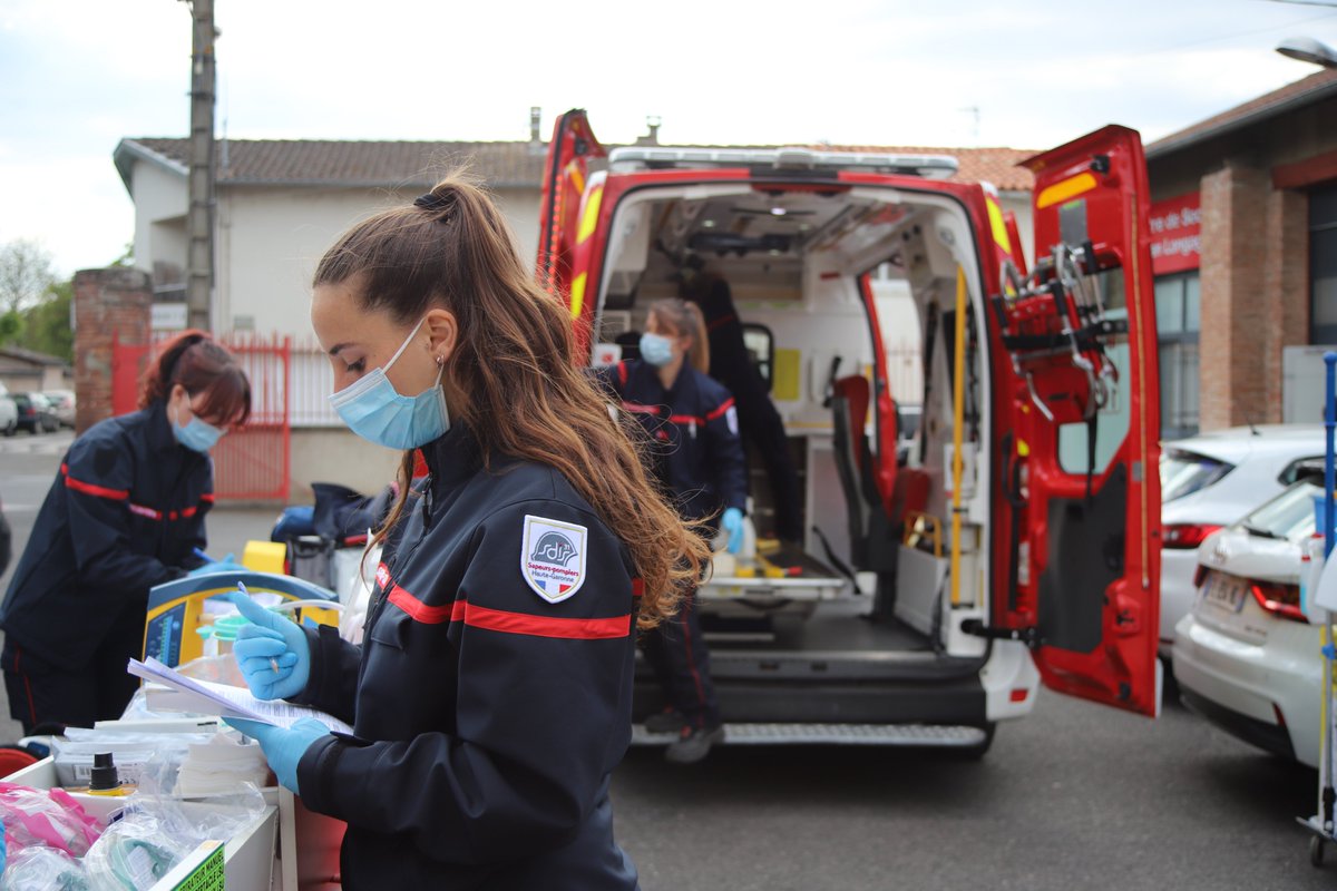 sdis31officiel's tweet photo. Retour en images sur la formation de secours d'urgence à personne #SUAP qui s'est déroulée cette semaine sur le secteur de la caserne de Grenade. Bravo aux 10 stagiaires et merci à tous les formateurs pour leur implication !
➡️https://t.co/loucECjJnL https://t.co/tDZEBbrcVz