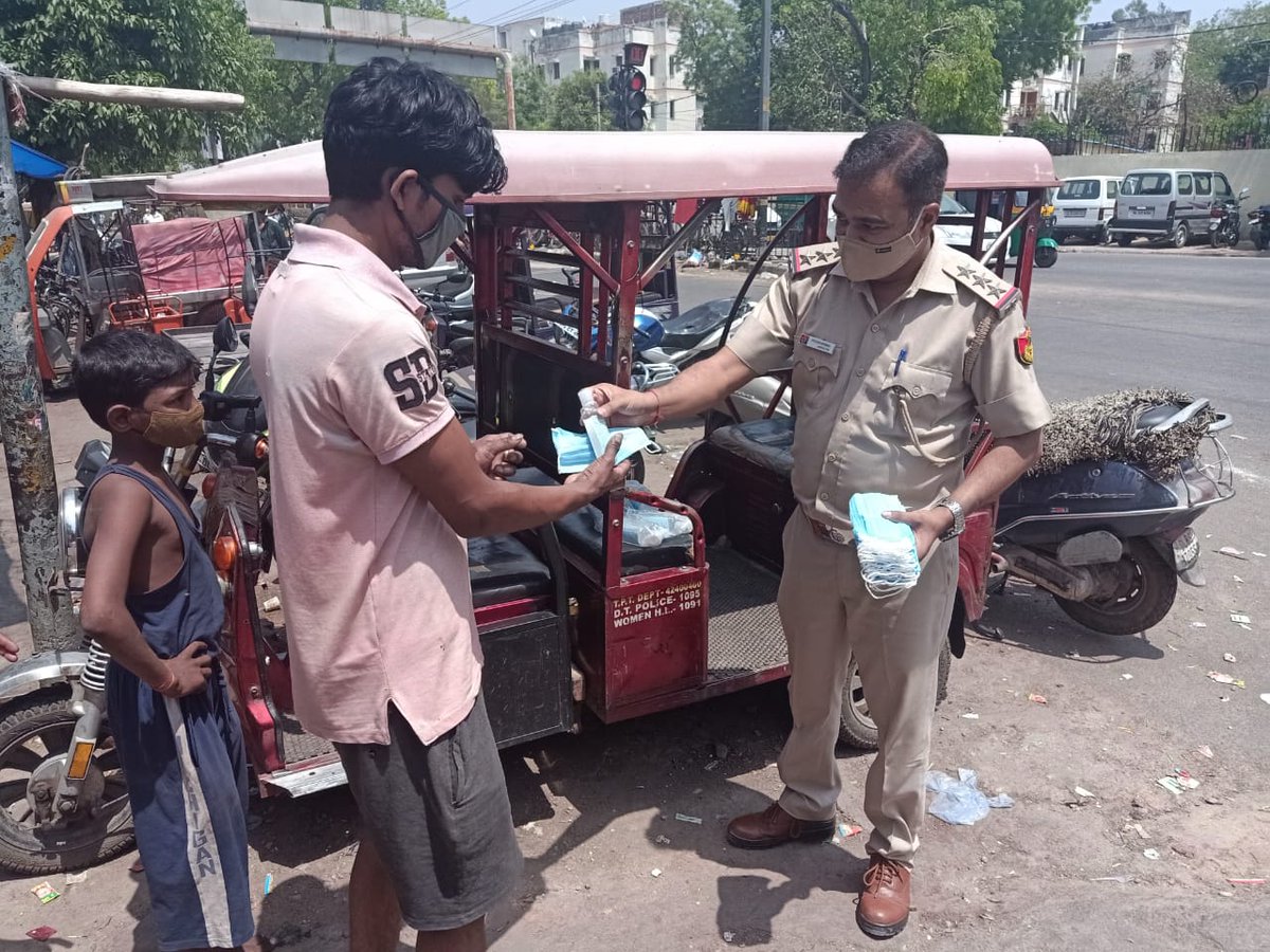 #DelhiPoliceDilKiPolice
More than 1500 masks distributed among needy sections in jhuggi cluster areas of cigarette wala park &amp; khilona park, under the special drive initiated by #NorthWest Police. <a href="/DelhiPolice/">Delhi Police</a> <a href="/CPDelhi/">CP Delhi #DilKiPolice</a> <a href="/SanjaySingh_IPS/">Sanjay Singh</a> <a href="/ssyips/">Surender Singh Yadav IPS</a>

#WearAMask
#WashYourHands