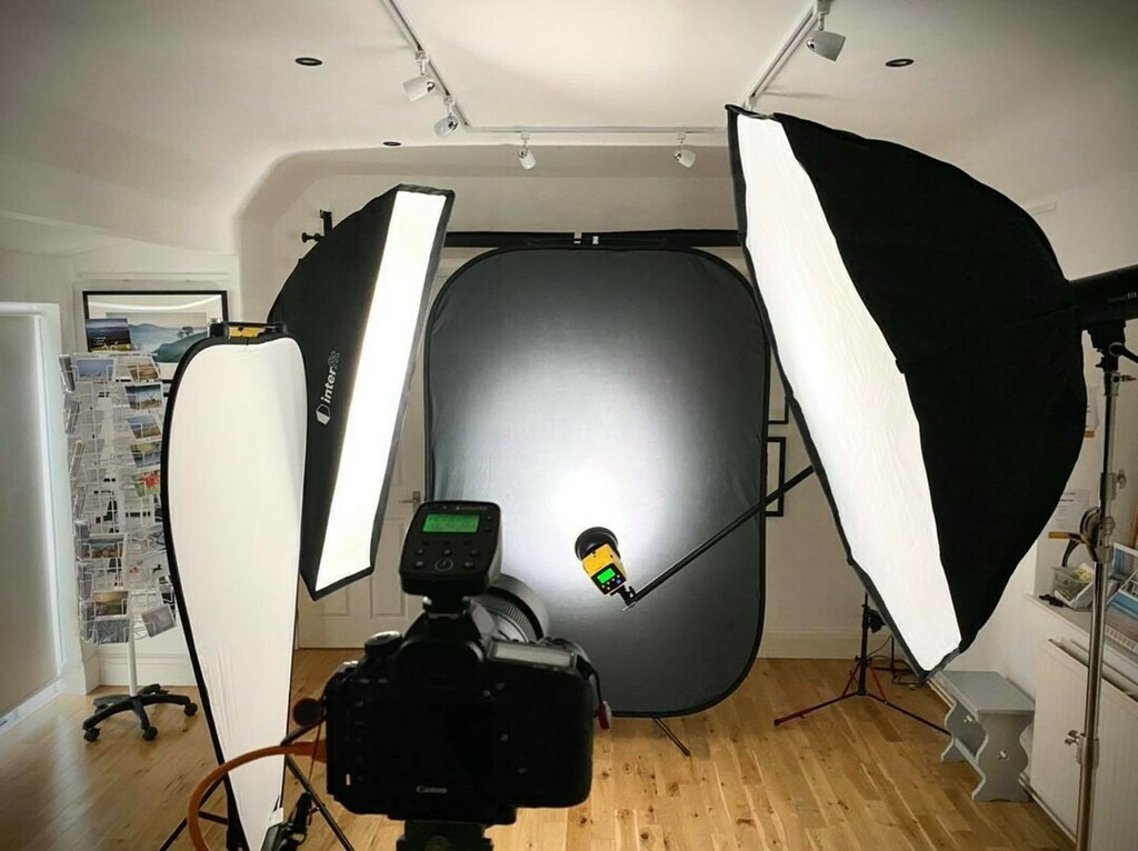 Excited to have the studio up and running and open for business again - here set up for yesterday’s business headshot...

#businessheadshot #sheffieldportraitphotography #studioheadshot #sheffieldportraitstudio #octabox150 #corporateportrait #commercialp… instagr.am/p/CNzQ_0pIEnA/