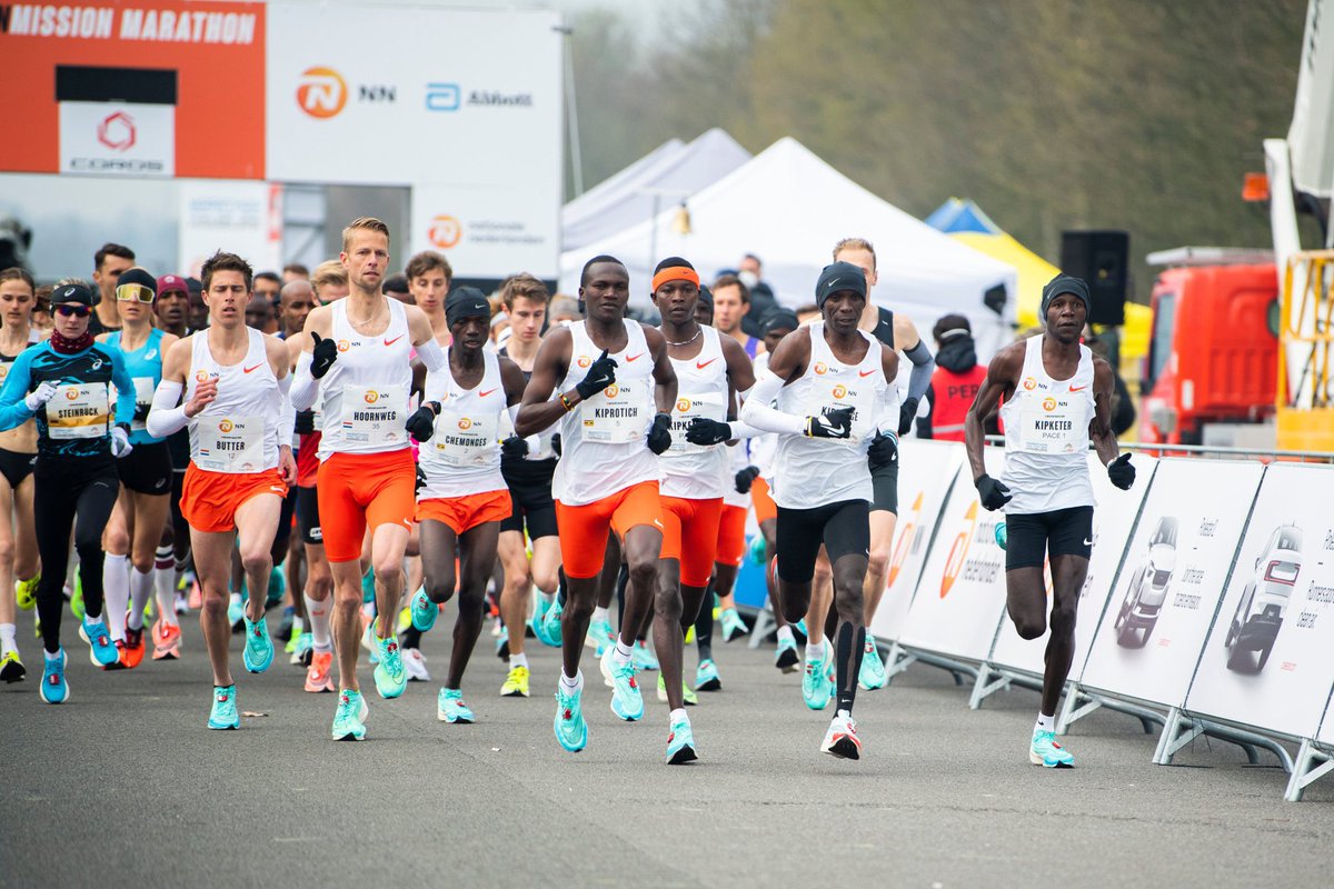 What a great performance and a flawless display of mastery coupled with dominance. 

Congratulations @EliudKipchoge on winning the #MissionMarathon. Kudos Jonathan Korir for 2nd place. Keep flying the Kenyan flag high as we head to the Olympics. 

Hongera