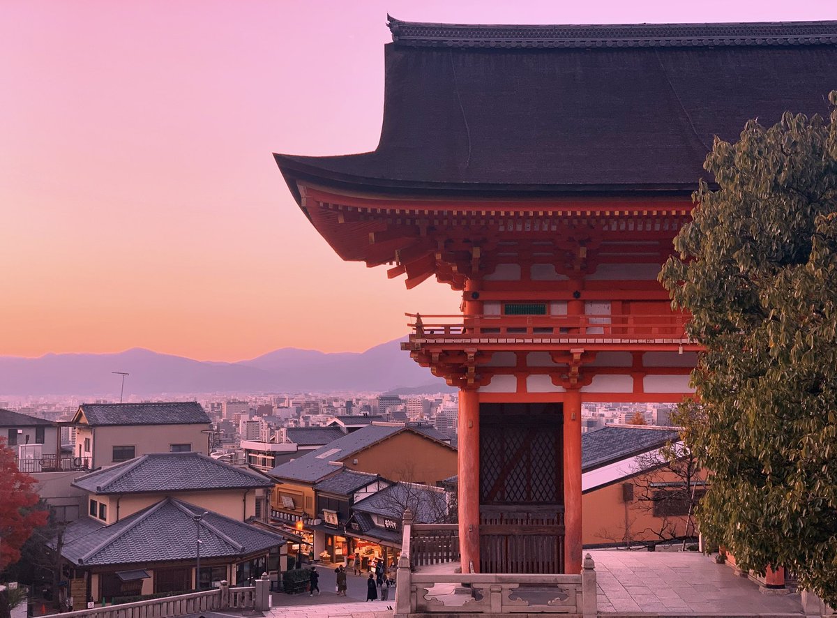 heyitssharla's tweet photo. Kyoto sunset☁️ https://t.co/iPqoH0Nutp