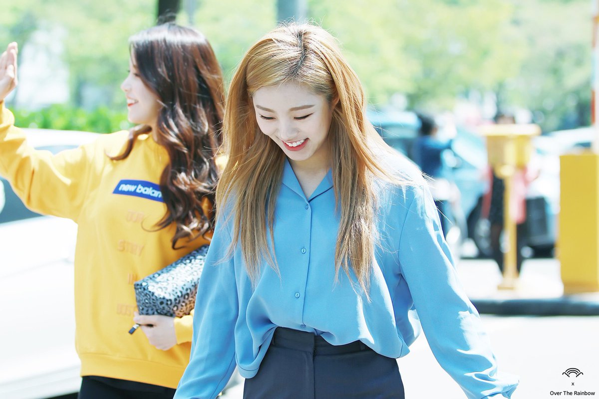 today_Wi's tweet photo. 160418 불후의 명곡 출근길
#휘인 #Wheein https://t.co/jFauNcFblU