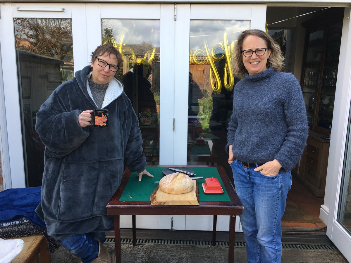 Loaf #4 squeezing in under the wire. The lovely duo that are <a href="/JudeThorp1/">ももチャン</a> and .@theartofenough 
sun snow and a sense of change. 

tangledwemove.co.uk/post/loaf-4-li…