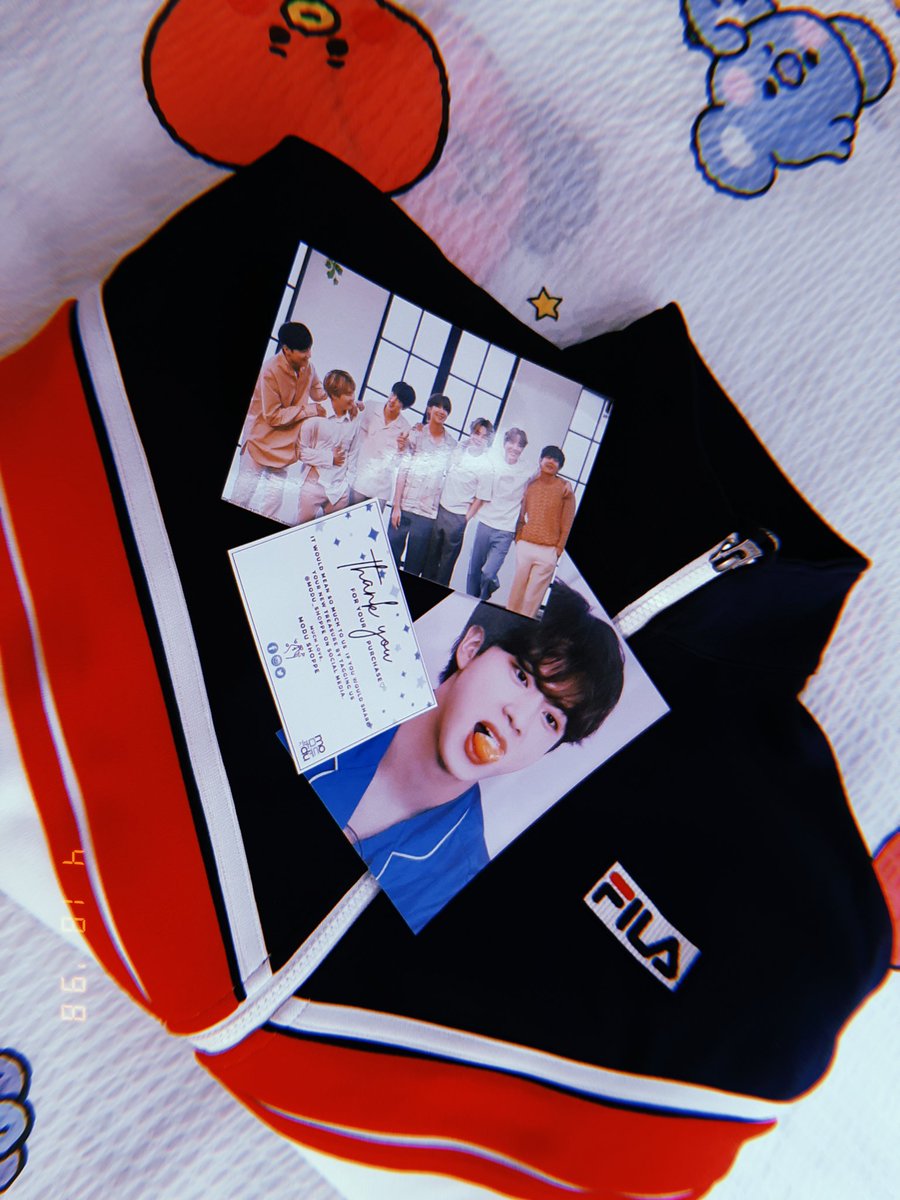 B_E_S_chinggu's tweet photo. After 1 month! finally my FILA heritage tracker jacket is here! 🥰 thanks for the smooth transaction @modu_shoppe 💜😘
til our next transaction! Borahae!~
#ModuShoppeFeedback
(Perfect pang office ☺🤗) https://t.co/Lm4ffMgI1b