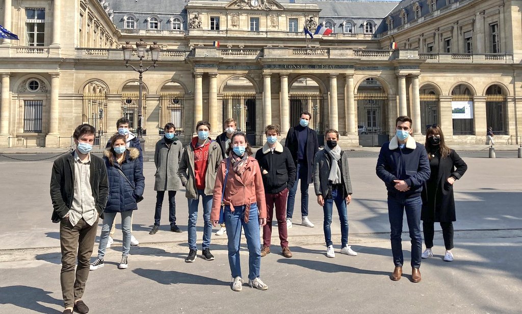 alexis_laboria's tweet image. Les boîtages du bilan de @vpecresse se poursuivent ce week-end dans les départements franciliens ! 

✅ Ici à la Celle-Saint-Cloud aux côtés d'@othmannasrou et de @pere_anne 💪🏻

En Avant ! 🚀