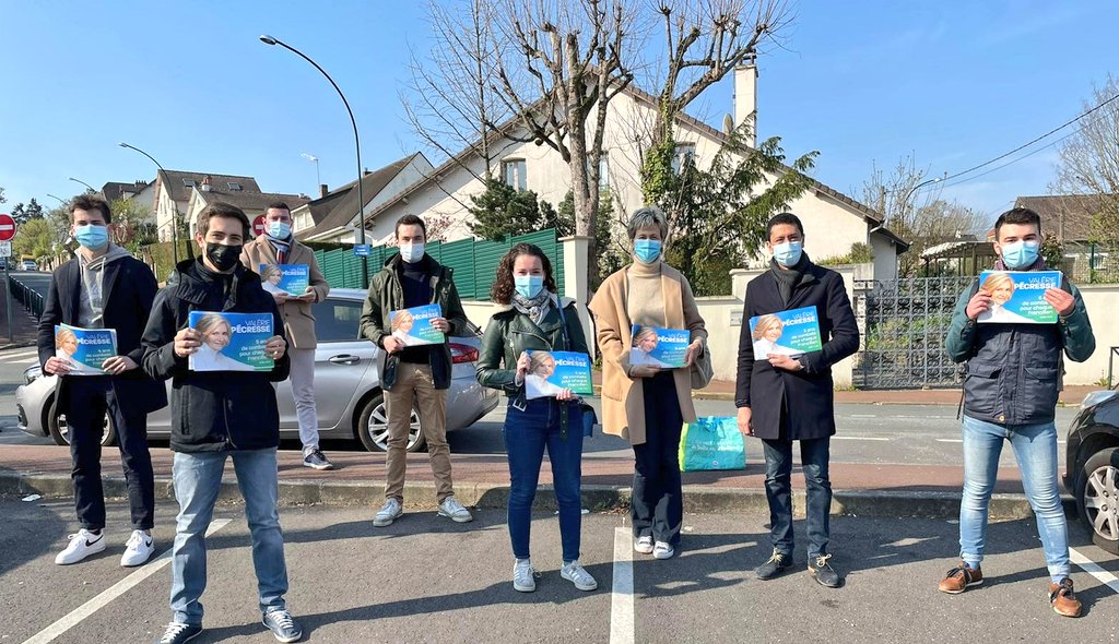 alexis_laboria's tweet image. Les boîtages du bilan de @vpecresse se poursuivent ce week-end dans les départements franciliens ! 

✅ Ici à la Celle-Saint-Cloud aux côtés d'@othmannasrou et de @pere_anne 💪🏻

En Avant ! 🚀