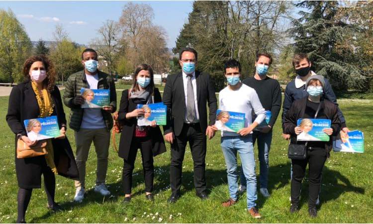 alexis_laboria's tweet image. Les boîtages du bilan de @vpecresse se poursuivent ce week-end dans les départements franciliens ! 

✅ Ici à la Celle-Saint-Cloud aux côtés d'@othmannasrou et de @pere_anne 💪🏻

En Avant ! 🚀