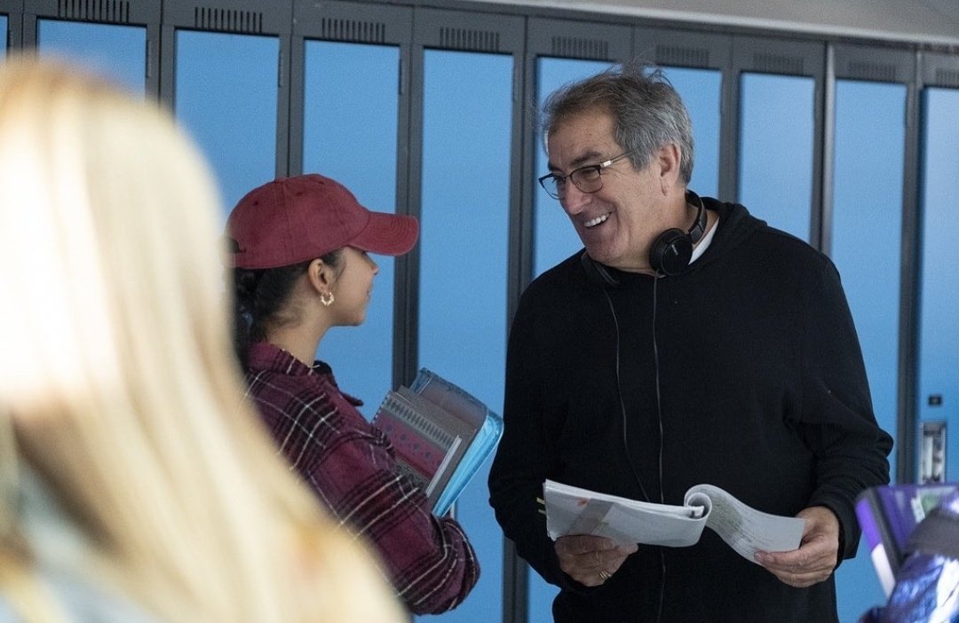 MadisonReyesBR's tweet image. Hoje é aniversário do Kenny Ortega, o diretor de Julie And The Phantoms e outros sucessos. O MRBR parabeniza esse homem talentoso e cheio de alma, que deu grandes oportunidades para a Madison, nossa estrela, brilhar. O olhar dele proporcionou que todos a víssemos... +