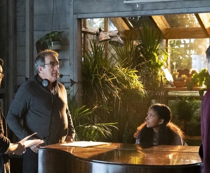 MadisonReyesBR's tweet image. Hoje é aniversário do Kenny Ortega, o diretor de Julie And The Phantoms e outros sucessos. O MRBR parabeniza esse homem talentoso e cheio de alma, que deu grandes oportunidades para a Madison, nossa estrela, brilhar. O olhar dele proporcionou que todos a víssemos... +