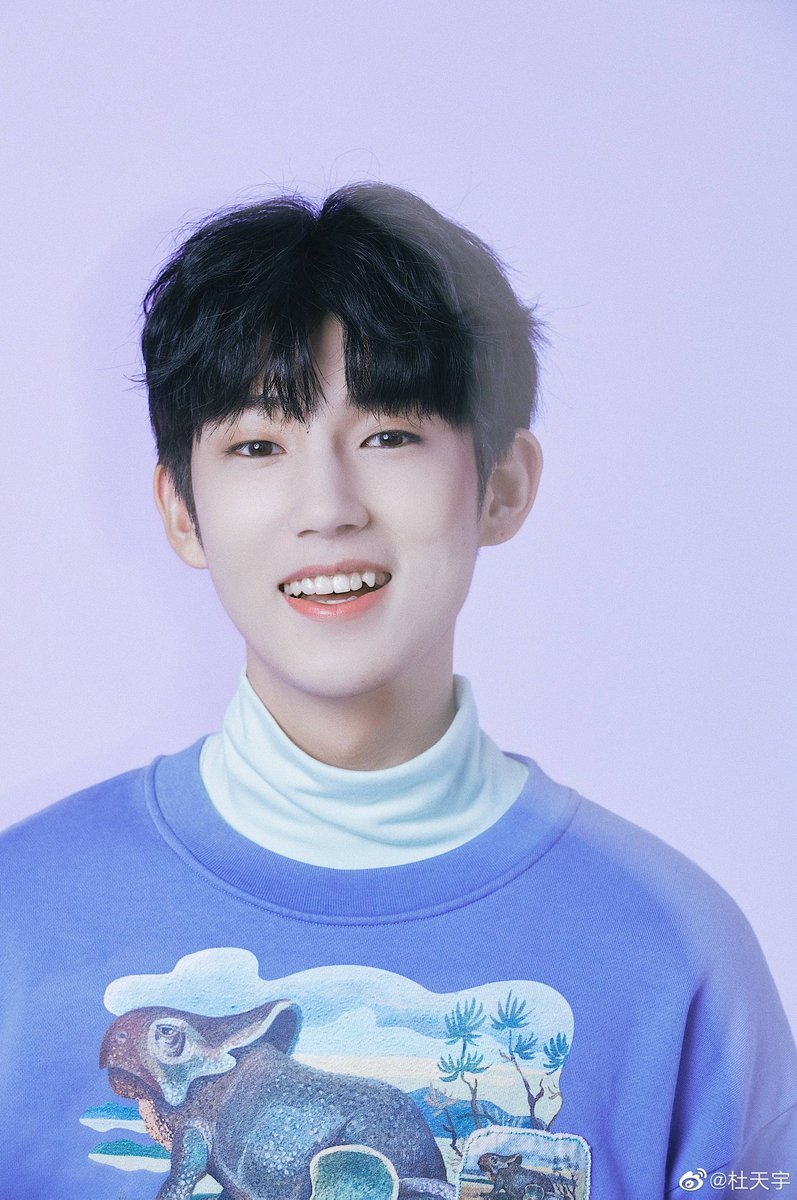 Stage Name: JackyBirth Name: Du Tianyu (杜天宇)Birthday: August 18, 2002Zodiac Sign: LeoChinese Zodiac Sign: HorseHeight: 180cm (5’11)Weight: 58kg (127lbs)BirthPlace: Nanjing, JiangsuCompany: Tianma Xinghe Entertainment