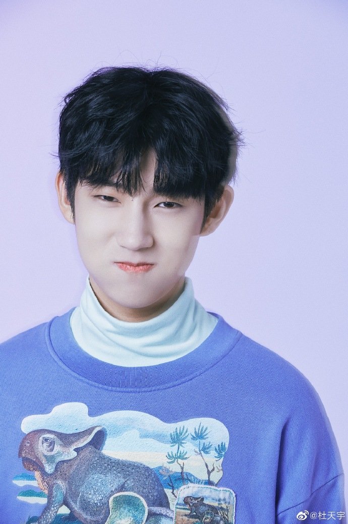 Stage Name: JackyBirth Name: Du Tianyu (杜天宇)Birthday: August 18, 2002Zodiac Sign: LeoChinese Zodiac Sign: HorseHeight: 180cm (5’11)Weight: 58kg (127lbs)BirthPlace: Nanjing, JiangsuCompany: Tianma Xinghe Entertainment