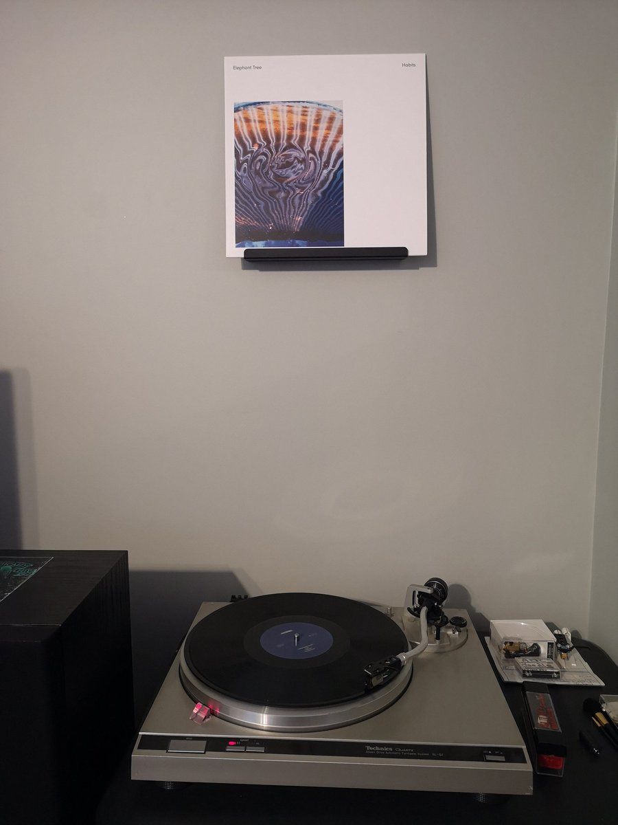 VinylHaggis's tweet image. Sunday morning spin session!

#NowSpinning Elephant Tree

#ElephantTree #Habits #rock #stonerrock #psychedelicrock #bluesrock #vinyl #records #vinylcommunity #vinylcollection #vinylrecords #vinyljunkie