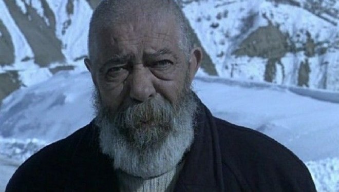 Usta oyuncu Erol Demiröz hayatını kaybetti
bit.ly/3sv7sVd