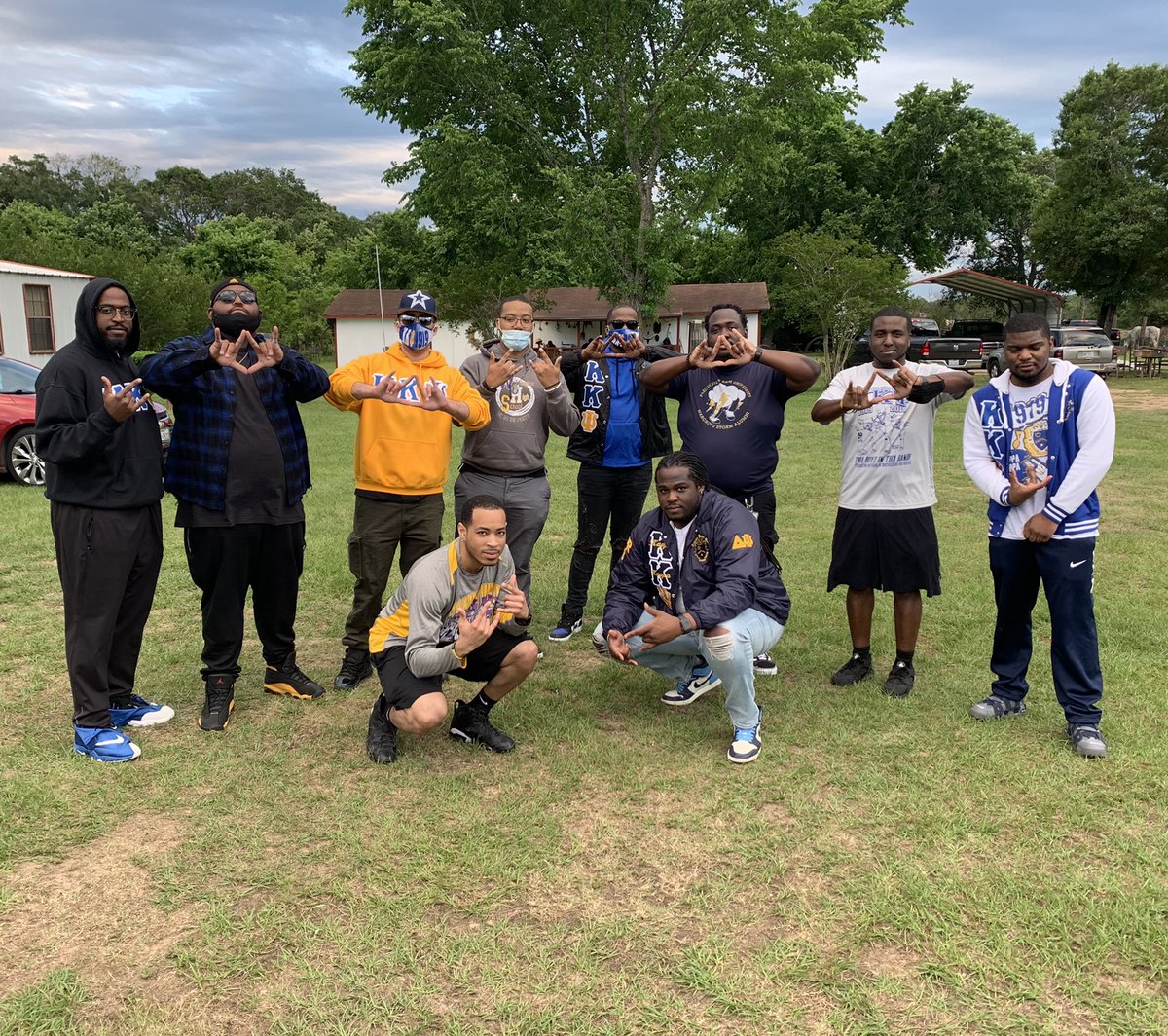 Sim0nSays_11's tweet image. “We finally re-created the infamous photo!” 🤟🏾😂 I love each and every last one of these fellas! #spring14 #piumosso #fhritp #tiyb #charterday