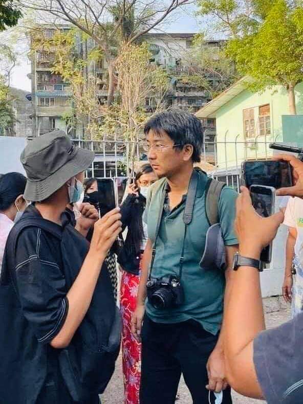 Pazundaung, Yangon:

Terrorists (#Myanmar security forces) abducted a Japanese journalist in Ye Kyaw this evening, an eyewitness said. 

#WhatsHappeningInMyanmar #Apr18Coup #MilkTeaAlliance
