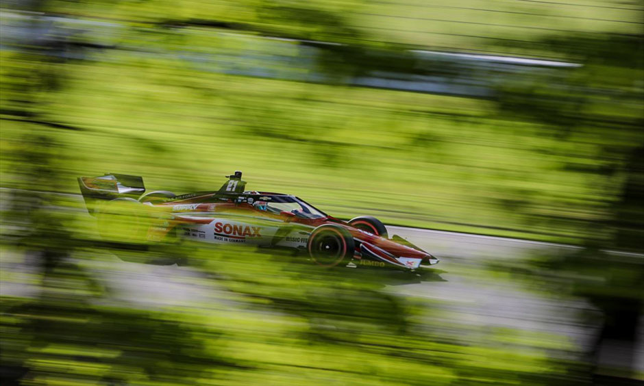 IndyCar's tweet photo. The wait is finally over! The NTT INDYCAR SERIES takes the green flag today in the Honda Indy Grand Prix of Alabama presented by AmFirst @BarberMotorPark.

Here's what you need to know about Barber before the green flag drops. 

Read: https://t.co/0Y7xQUT5SD

#INDYCAR // #HIGPA https://t.co/hcVH2V8S9N