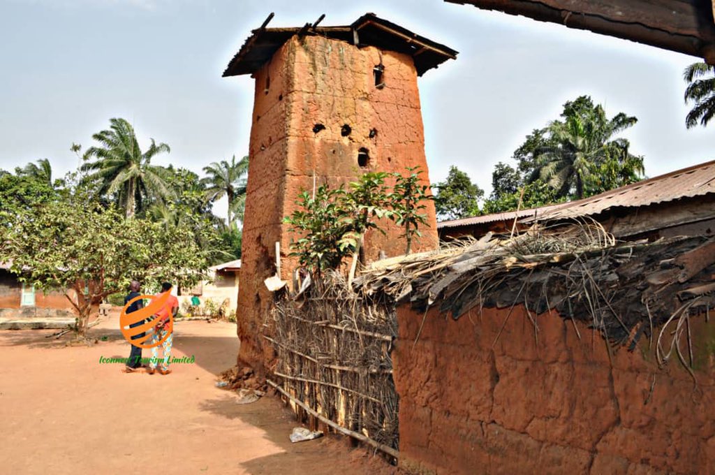 The Dike Ancient Tower located in Ukpo, Nnewi South, is where Dike Mmadueke stayed to defend his people during the war.

Have you visited this ancient tower?

#AlaIgboAmaka

#CentreForMemories