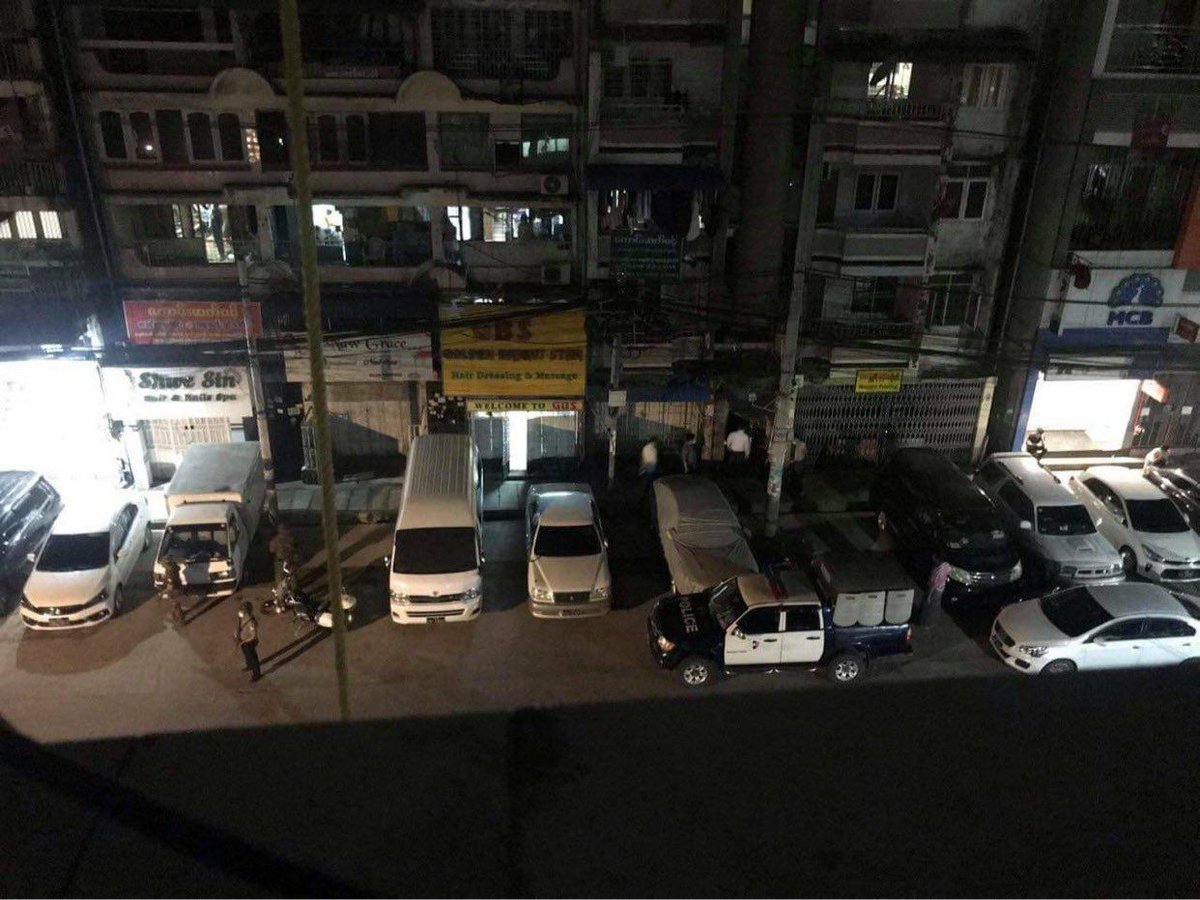 YanLin17643173's tweet photo. The photo was taken when Terrorists arrived at the Journalist’s residence in Pazundaung📍, Yangon, to abduct him !

#WhatsHappeningInMyanmar #Apr18Coup https://t.co/nBp38UpF3m