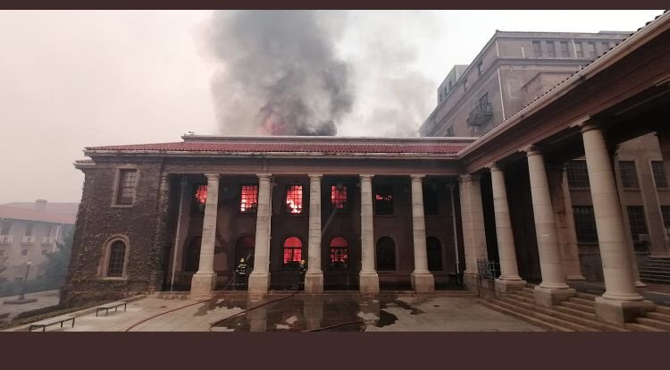 Heritage went up in flames today💔. The Great IsiXhosa Dictionary as well as both Isigidimi Sabantsundu &amp; Izimvo Zabantsundu were housed right there at Special Collections library. Just like that, it went up in smoke. Thoroughly heartbroken by this. #capetownfire