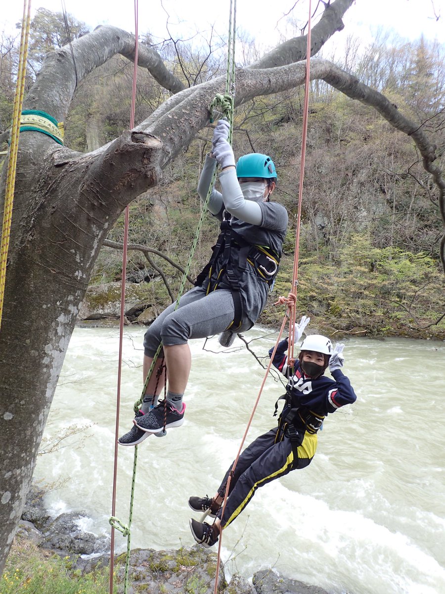 _MonkeyMountain's tweet image. 2021シーズンスタートしました。
利根川は大雨により大増水。

木のぼりツアーはのんびり樹上を楽しんでいただきました。
花粉症が酷いですががんばりました。

#木のぼりツアー　#ツリーイング　＃treeing #みなかみアクティビティ　#１組貸切　#スラックライン #ハイライン