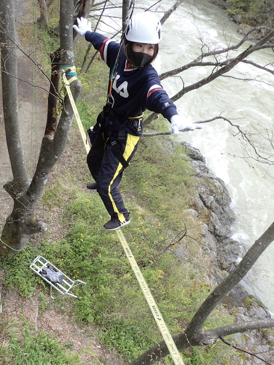 _MonkeyMountain's tweet image. 2021シーズンスタートしました。
利根川は大雨により大増水。

木のぼりツアーはのんびり樹上を楽しんでいただきました。
花粉症が酷いですががんばりました。

#木のぼりツアー　#ツリーイング　＃treeing #みなかみアクティビティ　#１組貸切　#スラックライン #ハイライン