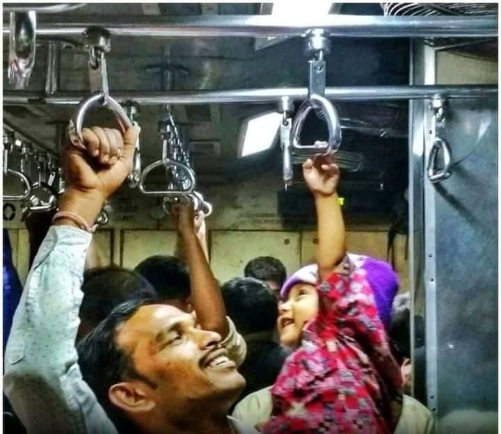 dilipsingh_db's tweet image. केवल मिडिल क्लास वाले ही इस तस्वीर को महसूस कर सकते है |
ये संघर्ष में भी मुस्कुराना सीखा जाते है |
❤️🙏🏻