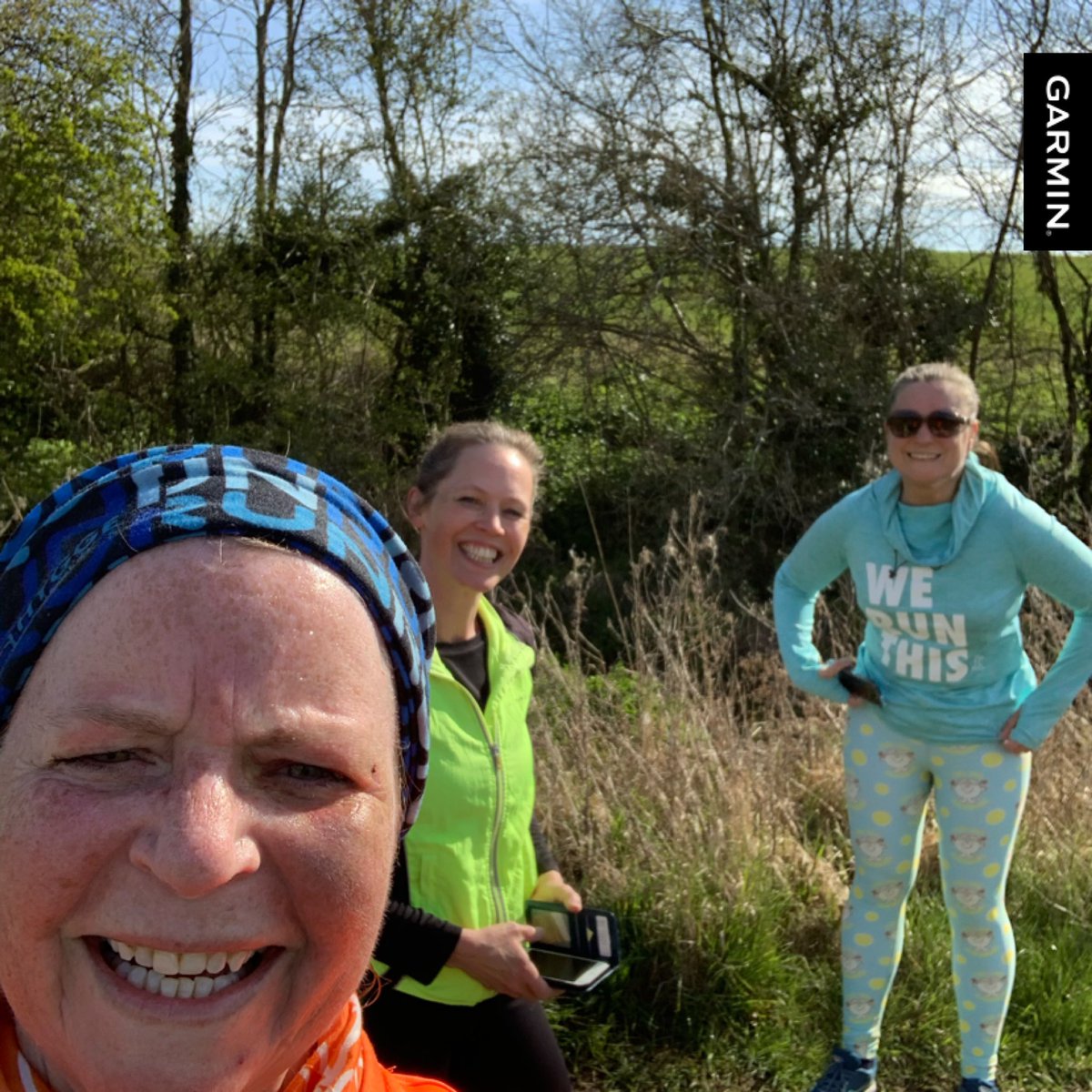 stephelloyd's tweet photo. Wow what a super day to go for a 10k run, loved it even though my ribs are really sore 🏃♀️🏃♀️🧡🧡☀️ @UKRunChat @runningchannel @runtobe_ #happytrotter #runwithothers https://t.co/RItH5Rpv45